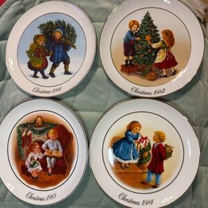 Vintage Christmas Collector Plates Set